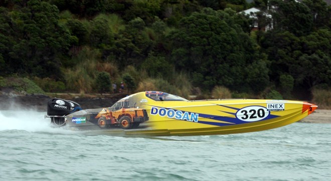 Doosan in action at Maraetai last year © New Zealand Hydroplane Drivers Club .Phillip Hoskyn http://www.nzgrandprixhydroplane.com